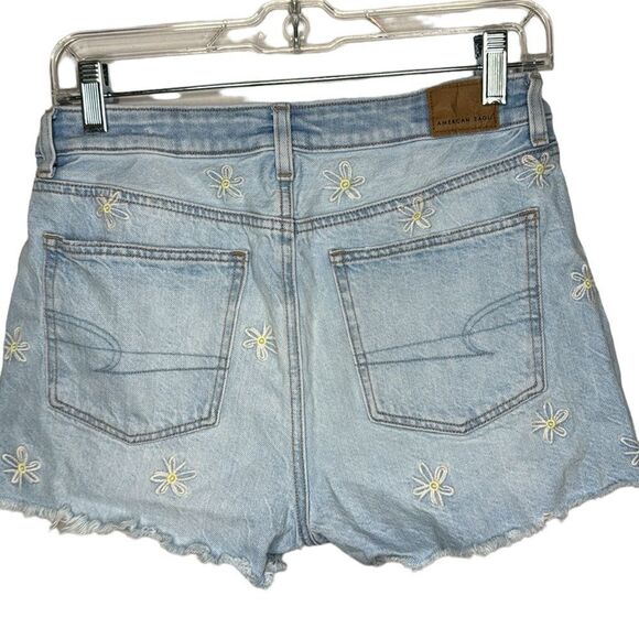 American Eagle Daisy Embroidered Distressed Jean Mom Shorts. Size 4. - Picture 7 of 11
